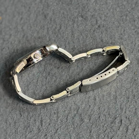 Ladies Ford Mustang Watch Stainless Steel Official Licensed Pony Needs Battery - Picture 3 of 8